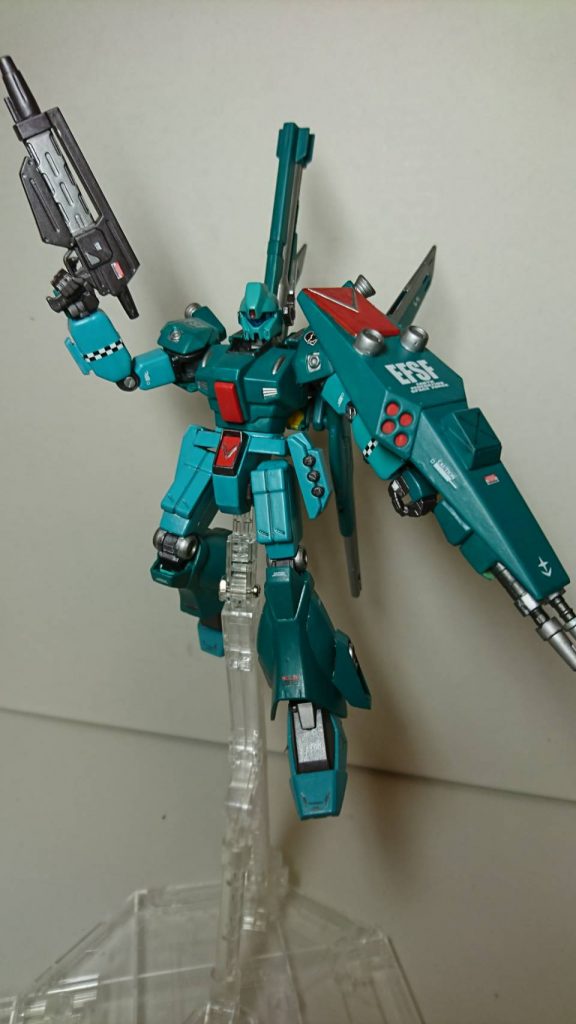 カラーリングは元のジェガンより濃く鮮やかになる様に意識しました。