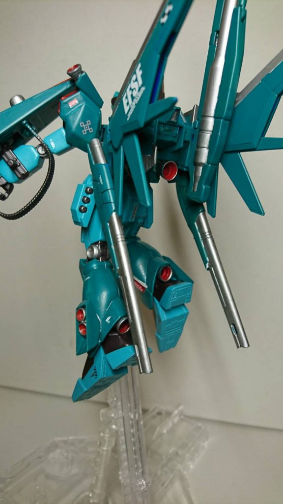 バックパックはビルドストライクの物に換装し火力と機動力を底上げ