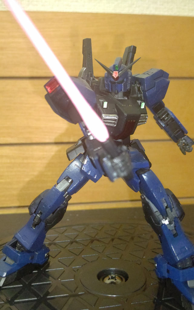 黒い ガンダム–3枚目/制作者：ぜろ