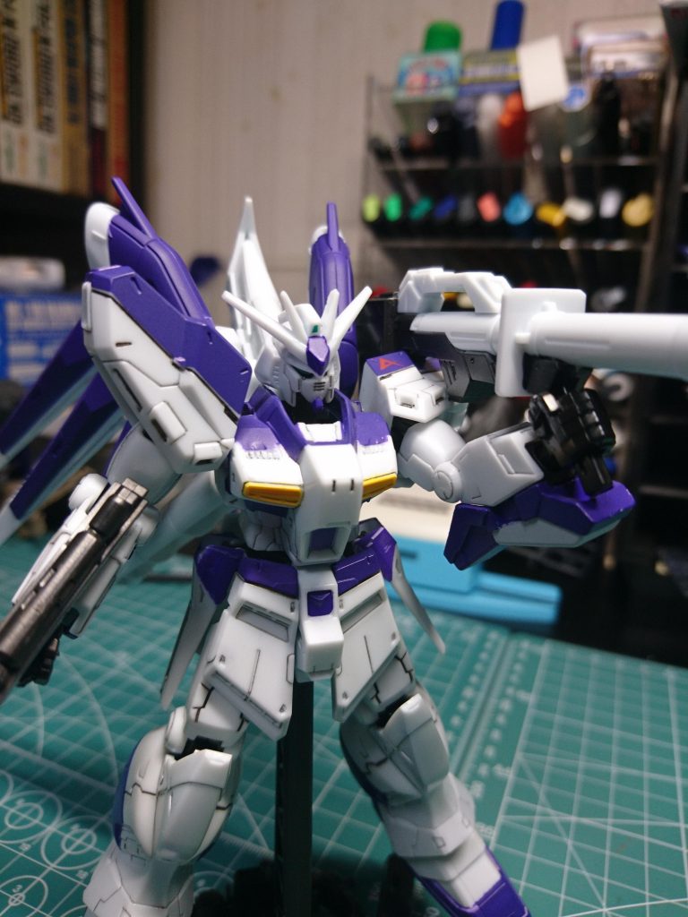 バズーカはファンネルラックが干渉するので   ポーズが制限されます。