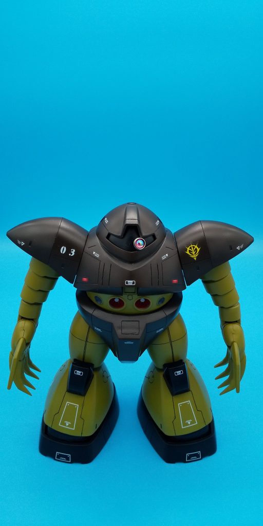 動くようにしました。頭部の裏に金属シールを貼り、モノアイパーツの裏に磁石を仕込みましたが・・・