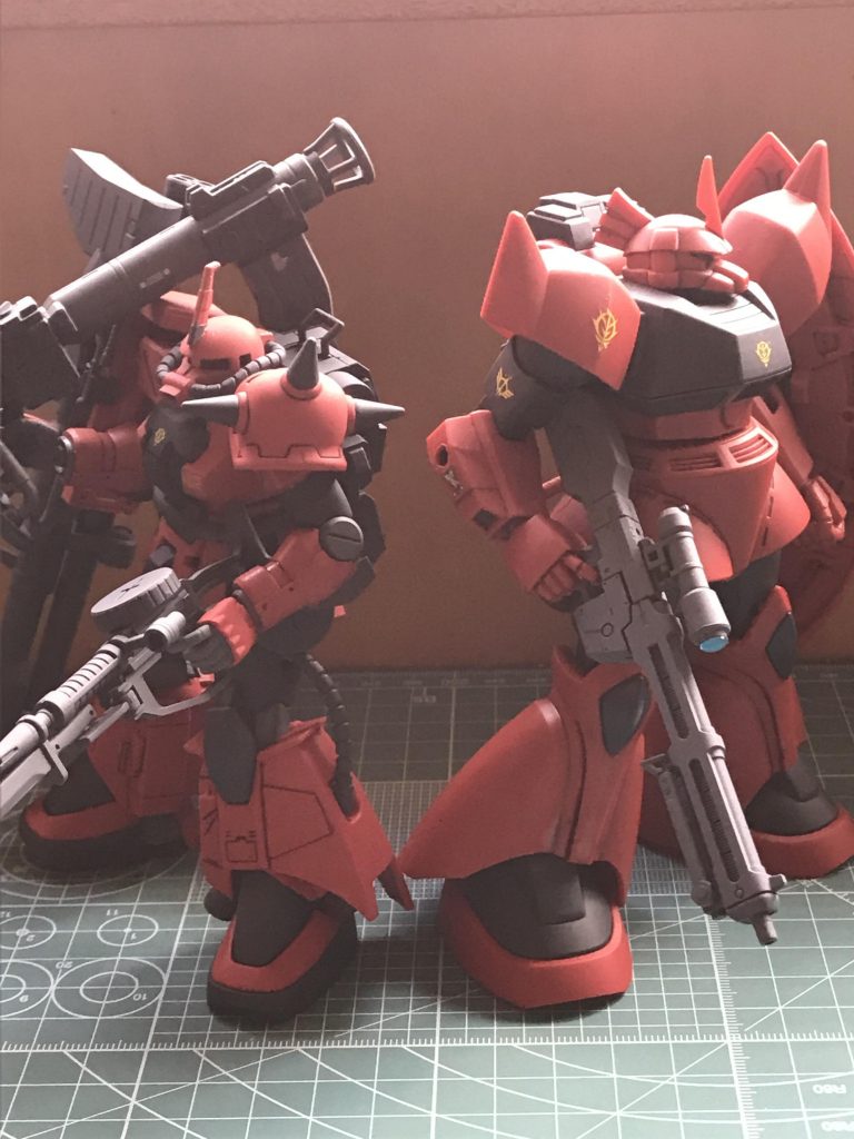 折角なのでゲルググと並べて一枚撮りました。やはりどちらも大好きです!