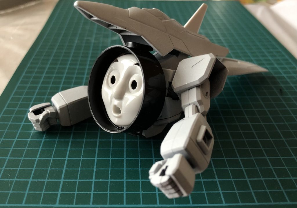 今回、下地を白色に塗り替える際に初めて、①シルバースプレー→②ホワイトベースの重ね塗りを試しましたが、やっぱり白色できれいに隠蔽するのは難しかったです😩