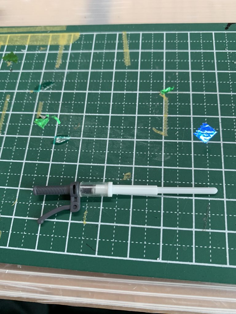 バイクのグリップから伸びるという設定で作りました。