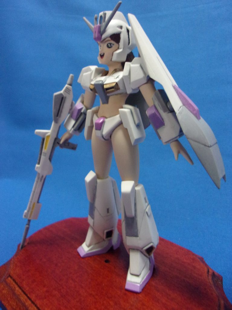 このキットは全てのパーツがABSで成型されていて、ゲート跡やパーティングラインやピン跡を削るのも一苦労。しかも削ると臭い。レジンキットやホワイトメタルフィギュアの方がずっと作りやすいです。