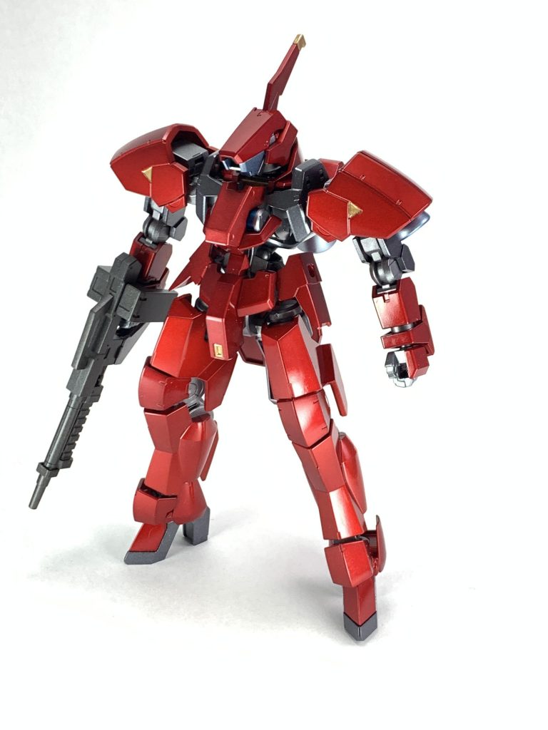 デカール貼る前の状態です。ガンダムMk-IIIでは色ムラが酷かった赤塗装ですが、今回はかなり綺麗に塗れたと思います！
