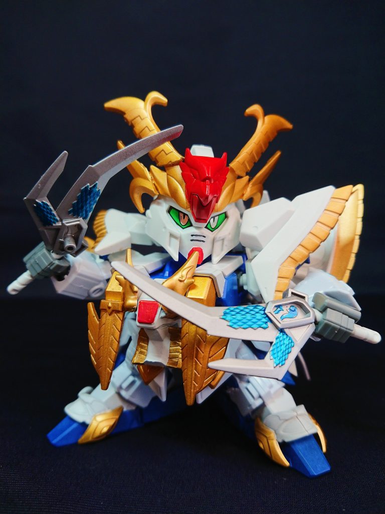 蚩尤ガンダムのセットで、合体時の腕となるためマッシブなクスィーにしては体型が貧弱なため、BBクスィーをベースに作り直してみました。デザインも原作版～Gジェネ版から変更し、現在放映中の劇場版 閃光のハサウェイ仕様の白ベースにしています。