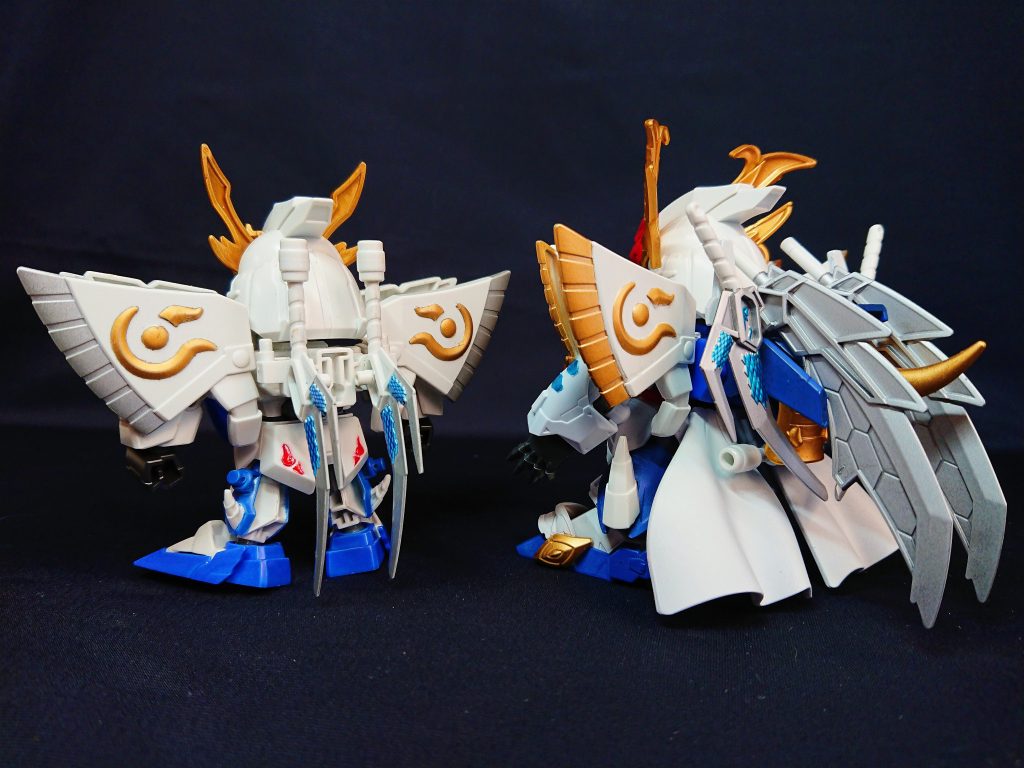 背部比較はかなり変わっています。ノーマルは合体のためにいろいろ削った感がすごい…腰すら回らないですしw