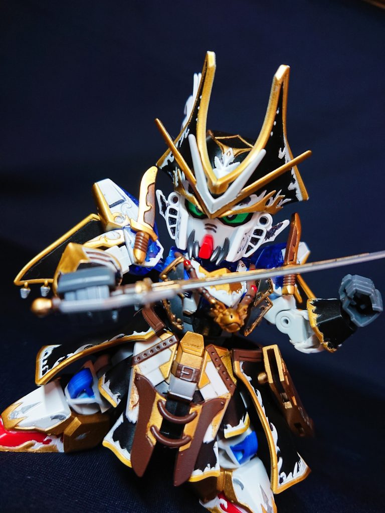 ベンジャミンのCS仕様は、肘の埋め込みと脚部フレーム追加により頭身をミリ単位で上げています。塗装はマスキングのみで全箇所塗装(修正箇所除く)しているため、体型改修よりも塗装のほうがしんどかったですw