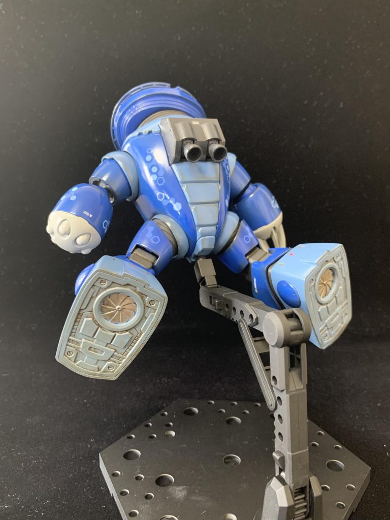 足裏のファンは水性シルバーで塗り分けてます。