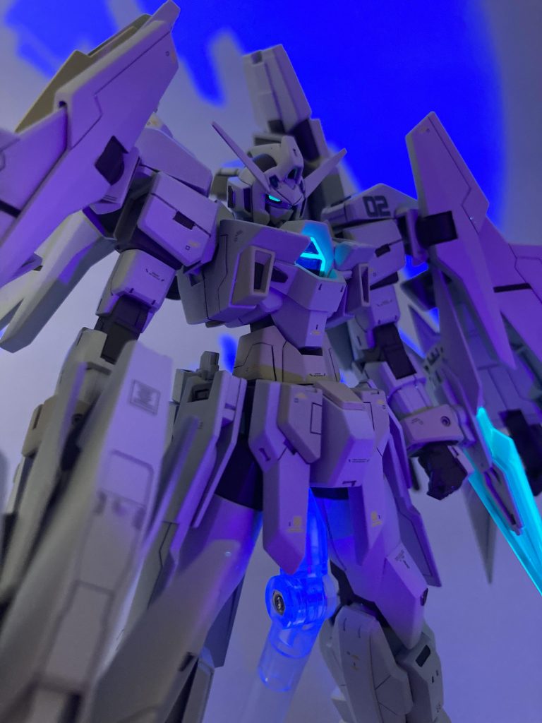 Ａマークとメインカメラ等は蛍光塗料を使いブラックライトで発光する様にしてみました。