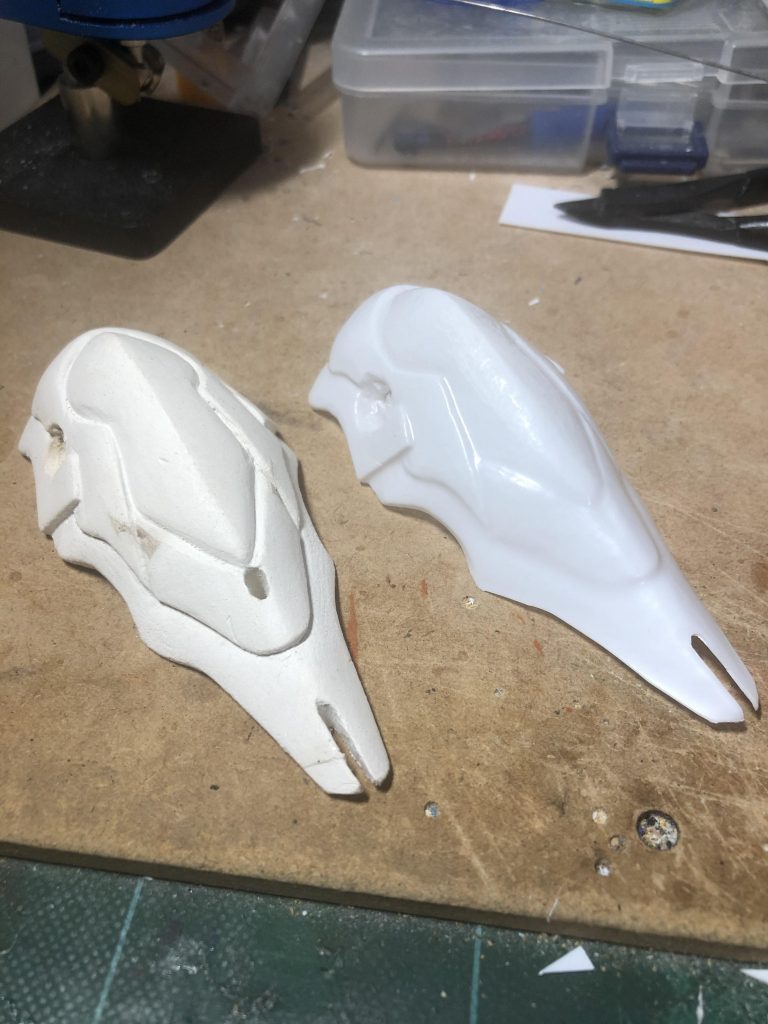 バインダーは粘土で型を作ってプラ板をバキュームして成形。初めてやったので課題は残りますが経験値はたまりました。