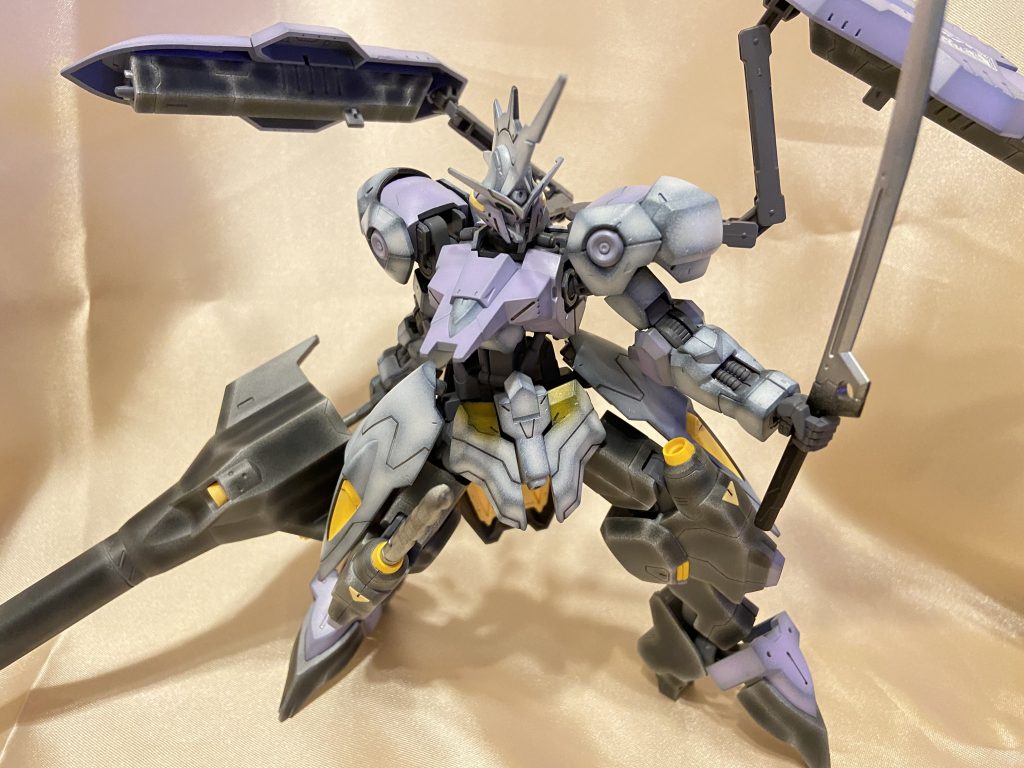 背景を赤からゴールドに変えたんですがなかなか良いかもです！