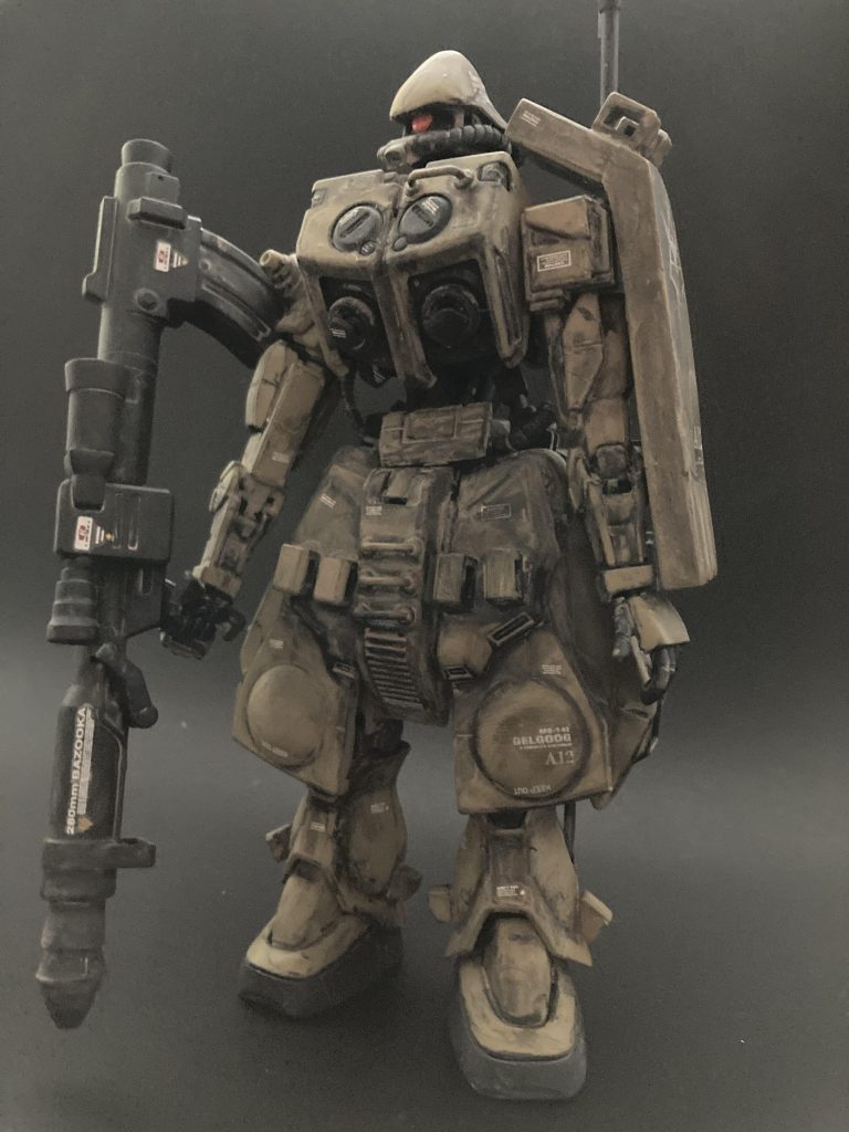 肉弾戦は想定外の為、熱暑対策でウエスト部は骨抜きにしています。狙撃しやすい様、撫で肩、首長の延長をしました。