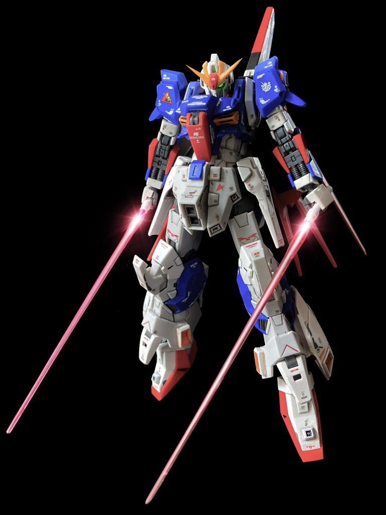 ビームサーベルだけでも艦隊を殲滅しそうな威圧感を醸してみました。