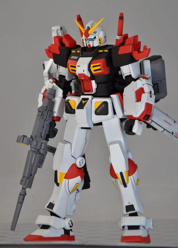 ノーマル状態では肩部の増加装甲を外します。後ろのプロペラントタンクも本当は外れてます。