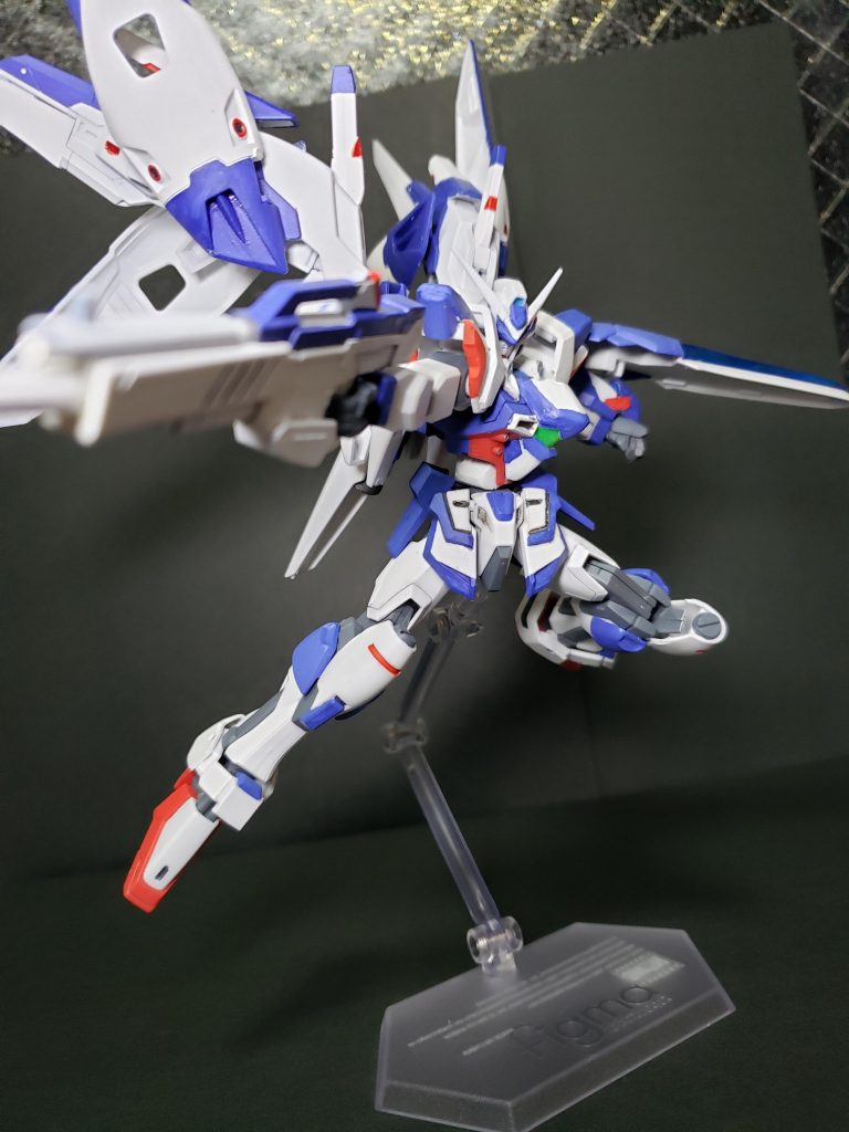 ガンダムエグゼクス3号機–4枚目/制作者：ヒズミ トウガ