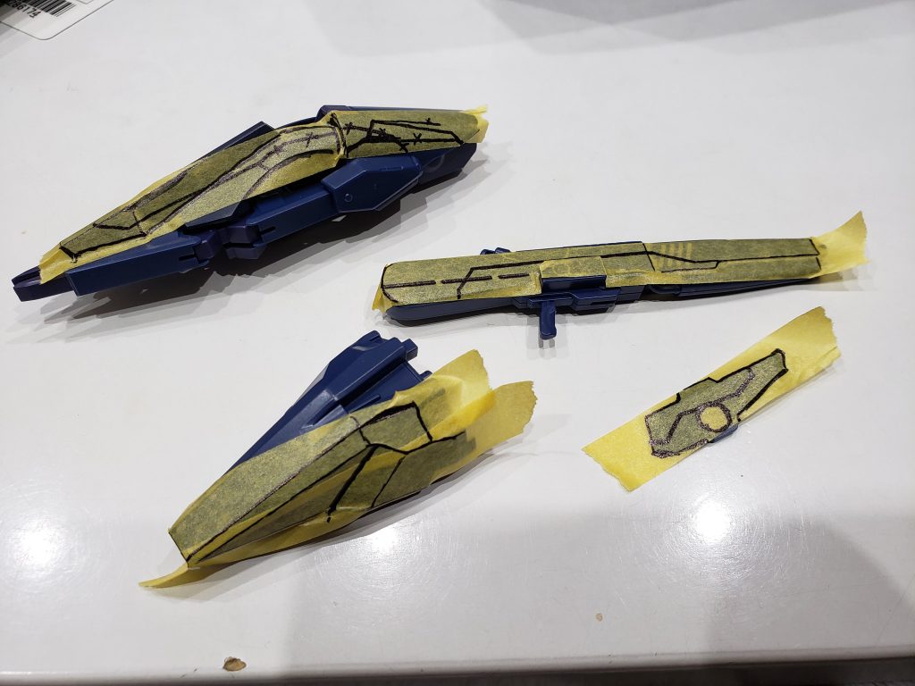 ラインの入れ方試行錯誤中。この後剥がしてAiに取り込みカッティングシートをマスキング代わりにして塗装しました。