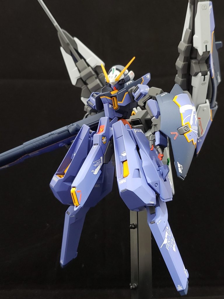 初期カラーTR-1ヘイズルを参考にオリジナルでイエローラインを入れました。初期カラーのグレーっぽい暗さだけ好みでパープルに変更しヒロイックさを出してみました。