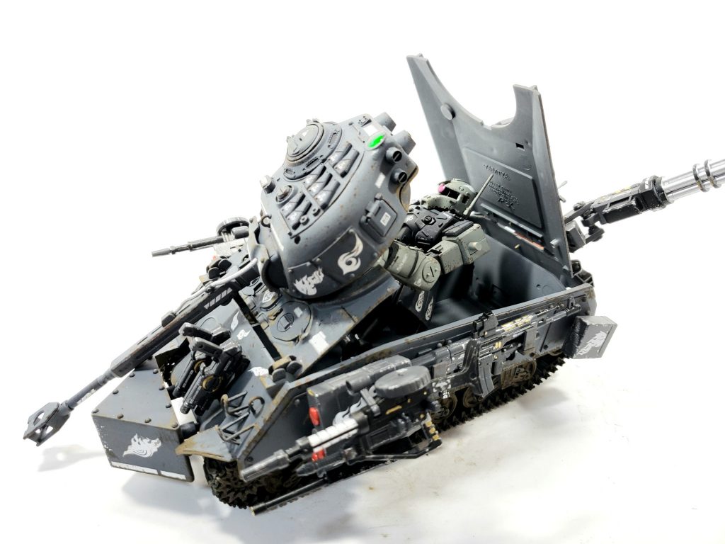 こうやって変形します。