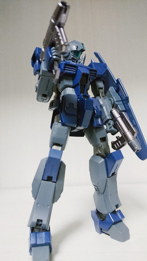 待機中みたいな。動かしてたりどっかに擦ったりすると塗装がすぐ剥げるのほんとなんとかしたいですね つや消しスプレー吹いたらなんとかなるんかなぁ。次の作品の課題ですね。