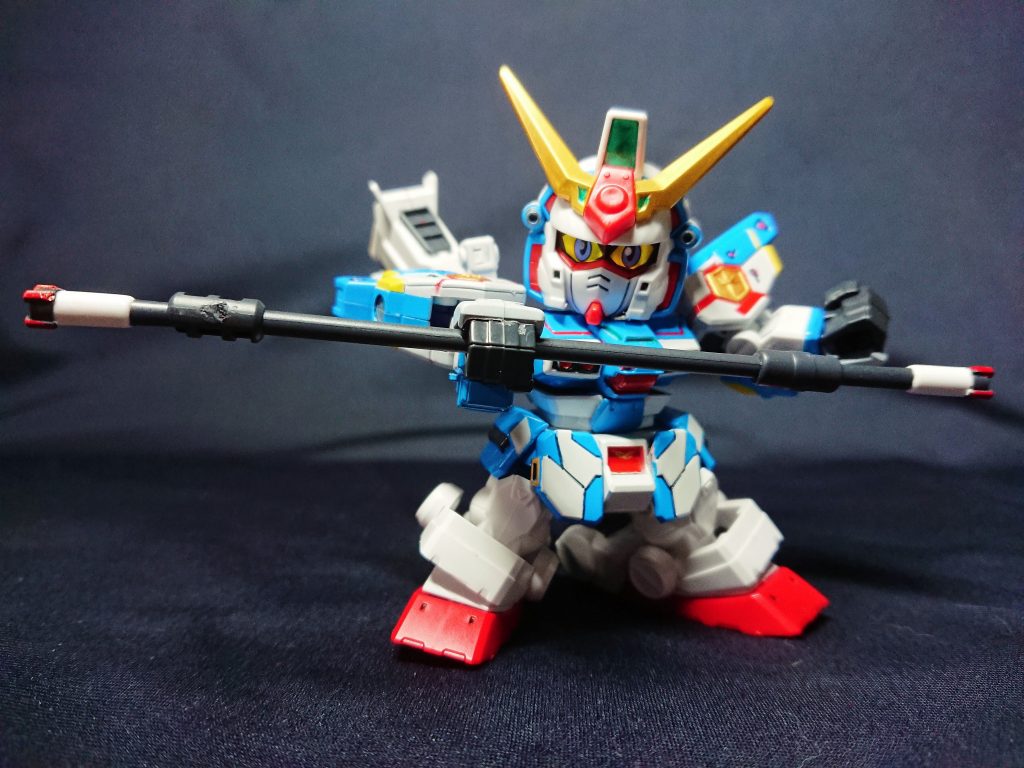 オプションVのVロッドは三国伝の胡軫ギャンの鎌持ち手で伸ばしています。ガンダムでは珍しい棒術タイプの武器です。