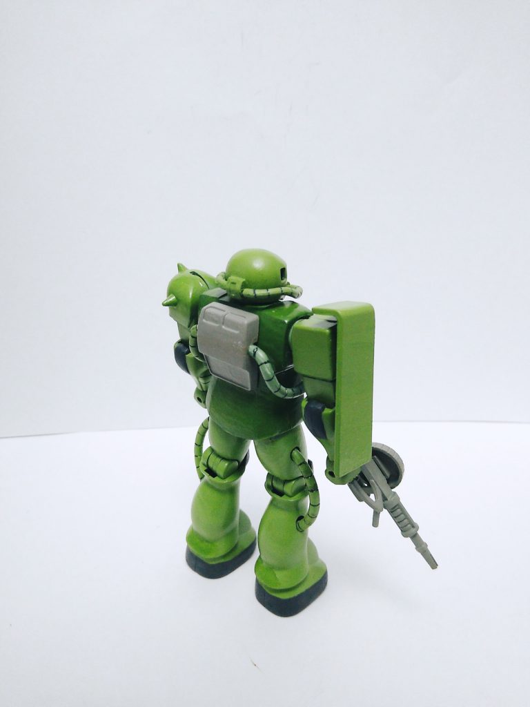 後ろ姿はザクとして完璧なスタイルじゃあないでしょうか