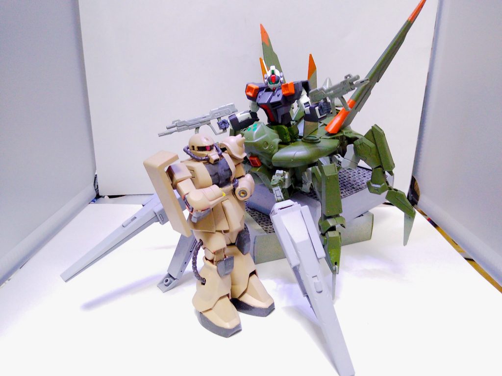 HGUCザクとの比較。無駄にでかいですw