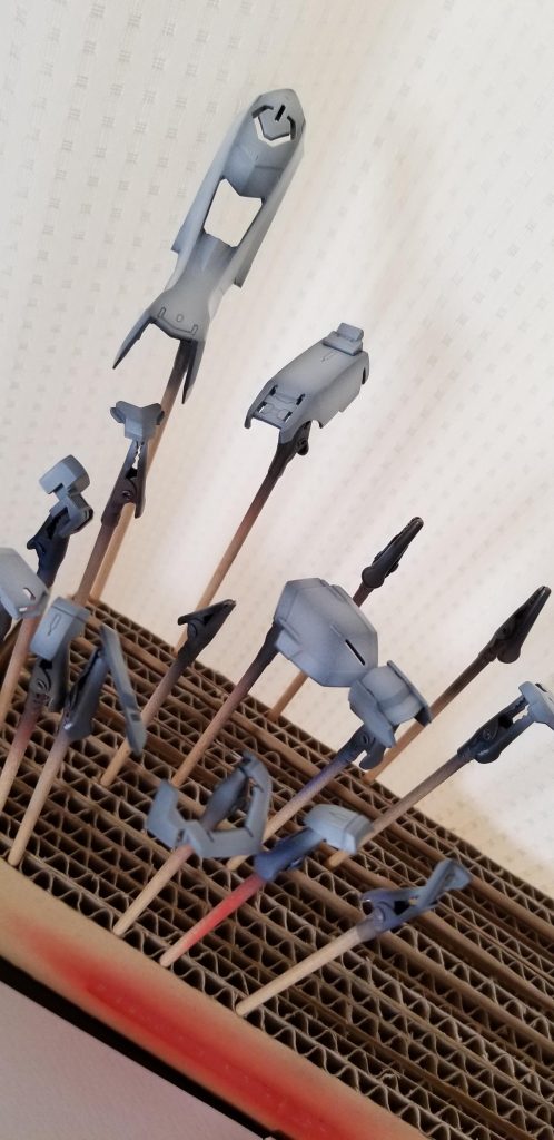 念願の黒サフが手に入ったので初めて立ち上げ塗装をしました。