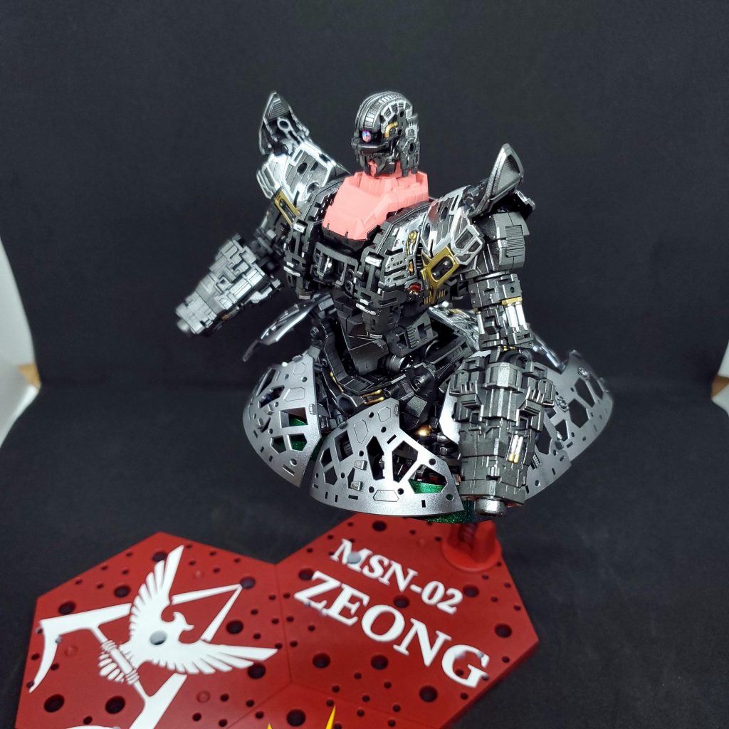 RGジオングの内部フレームはかなり作り込まれているので全体の塗装、部分塗装を少し気合いを入れて塗ってみました。