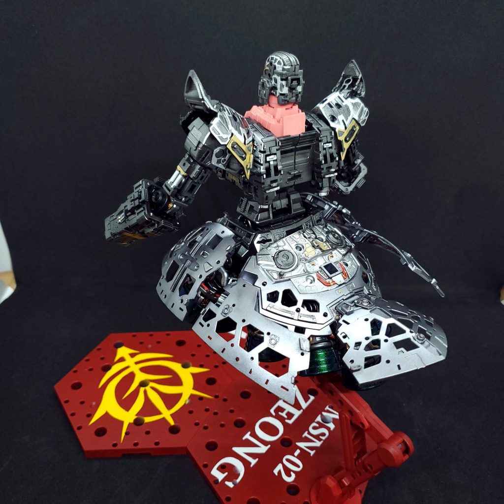 フレーム状態 リア内部装甲の隙間から見えるバーニアがかっこいいです。