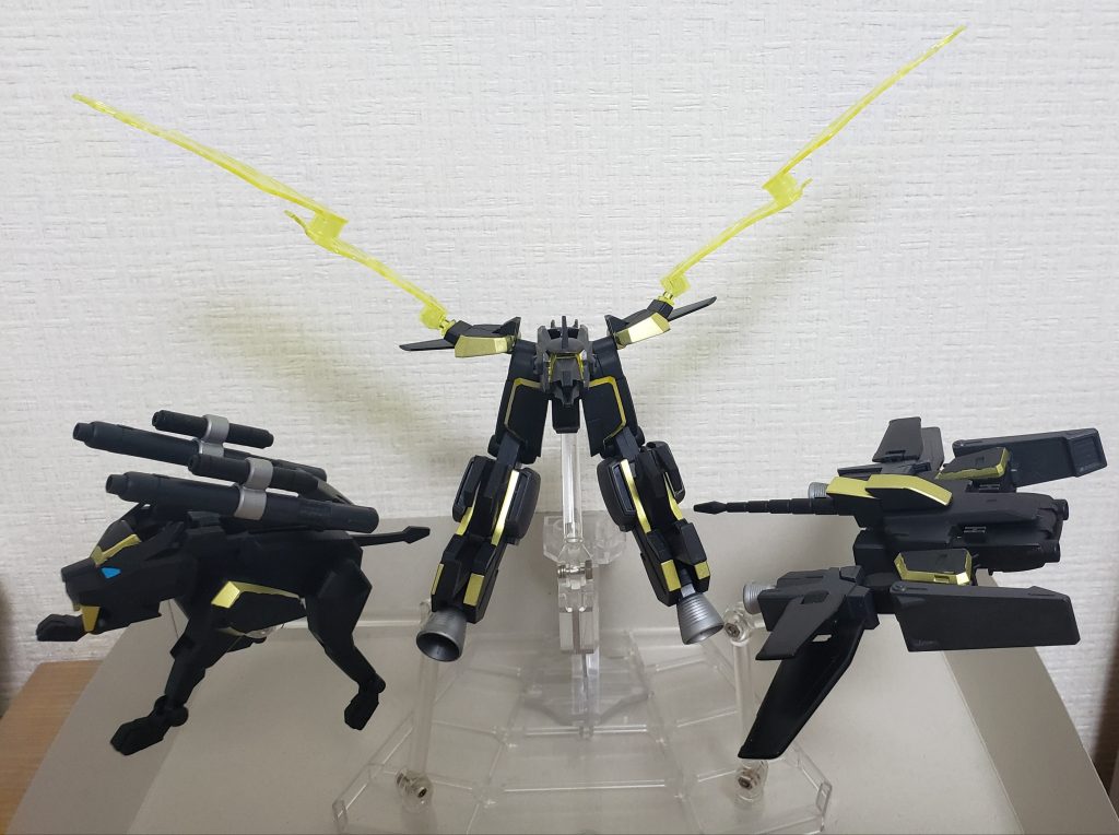 分離してリクドライオン　ウミドライオン　ソラドライオンに完全変形ではないです。リクドライオンの目はシールです。