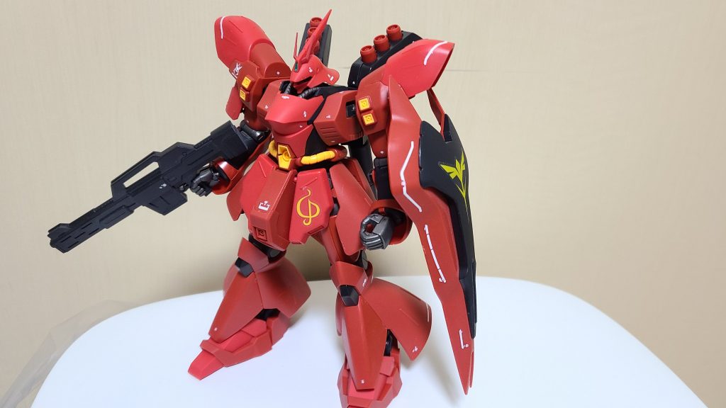 赤の成型色が2色使われているのでそのままトップコートを吹いても説得力のある色合いになりました。