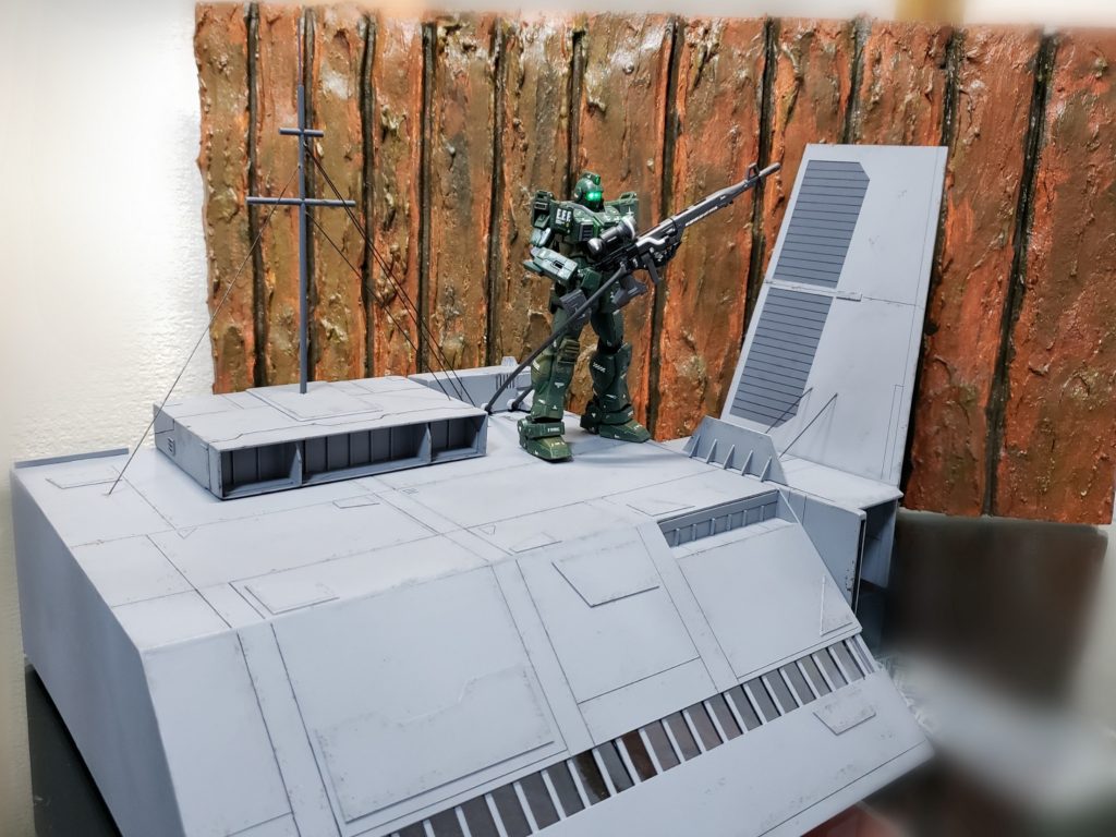 土台はビッグトレー(?)の上部で、プラ板で作りました。