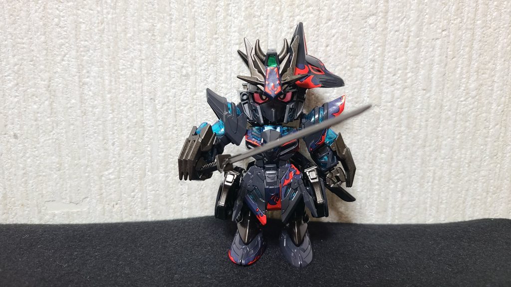 正面武器持ち。