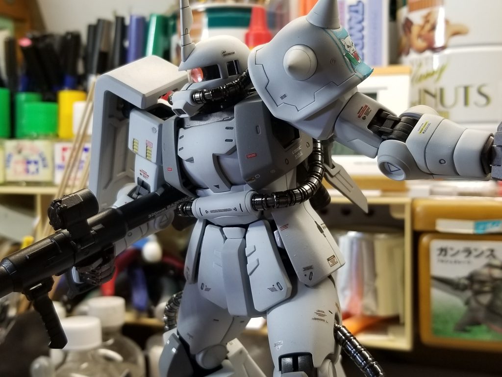 改修点はマニピュレータの変更とスパイクを尖らせた程度。デカールはスパイク上部の白狼マークが経年劣化により貼りつけ失敗してしまいました。