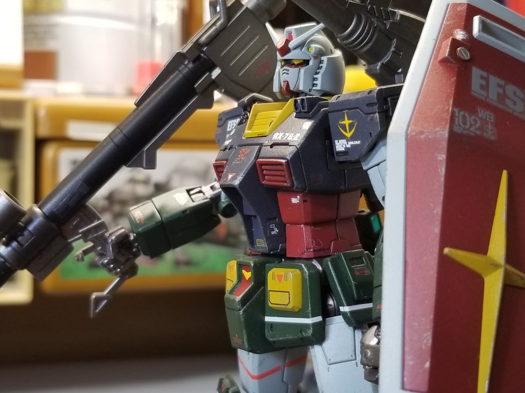 オリジン版はシールドを逆さまに持ちますが、どぅもそれに違和感を覚えまして(笑)普通に持たせてます。