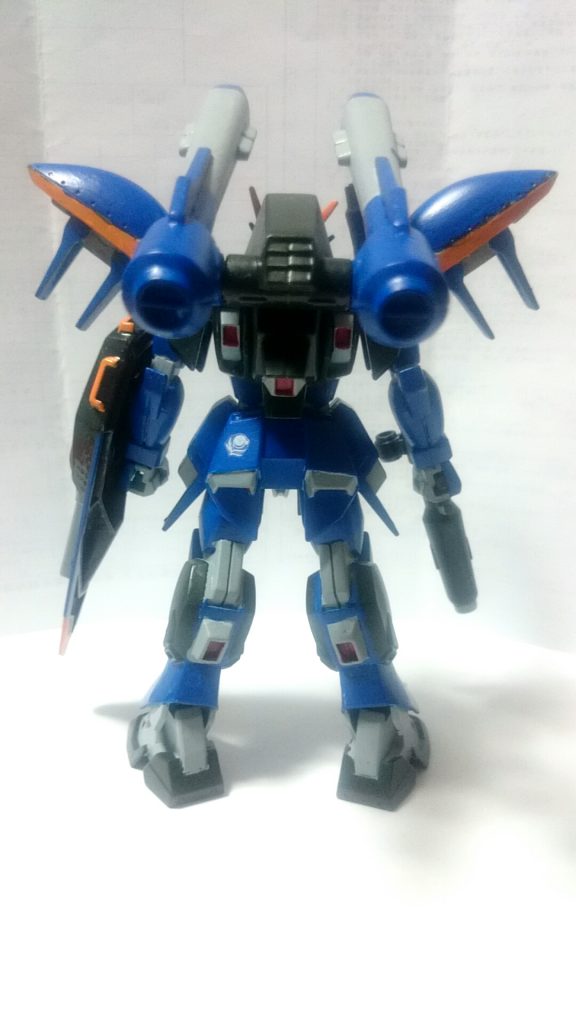 カラミティガンダムってこの背面が好きなんですよね。合わせ目消し(完全に消えない…)と塗装は大変です。