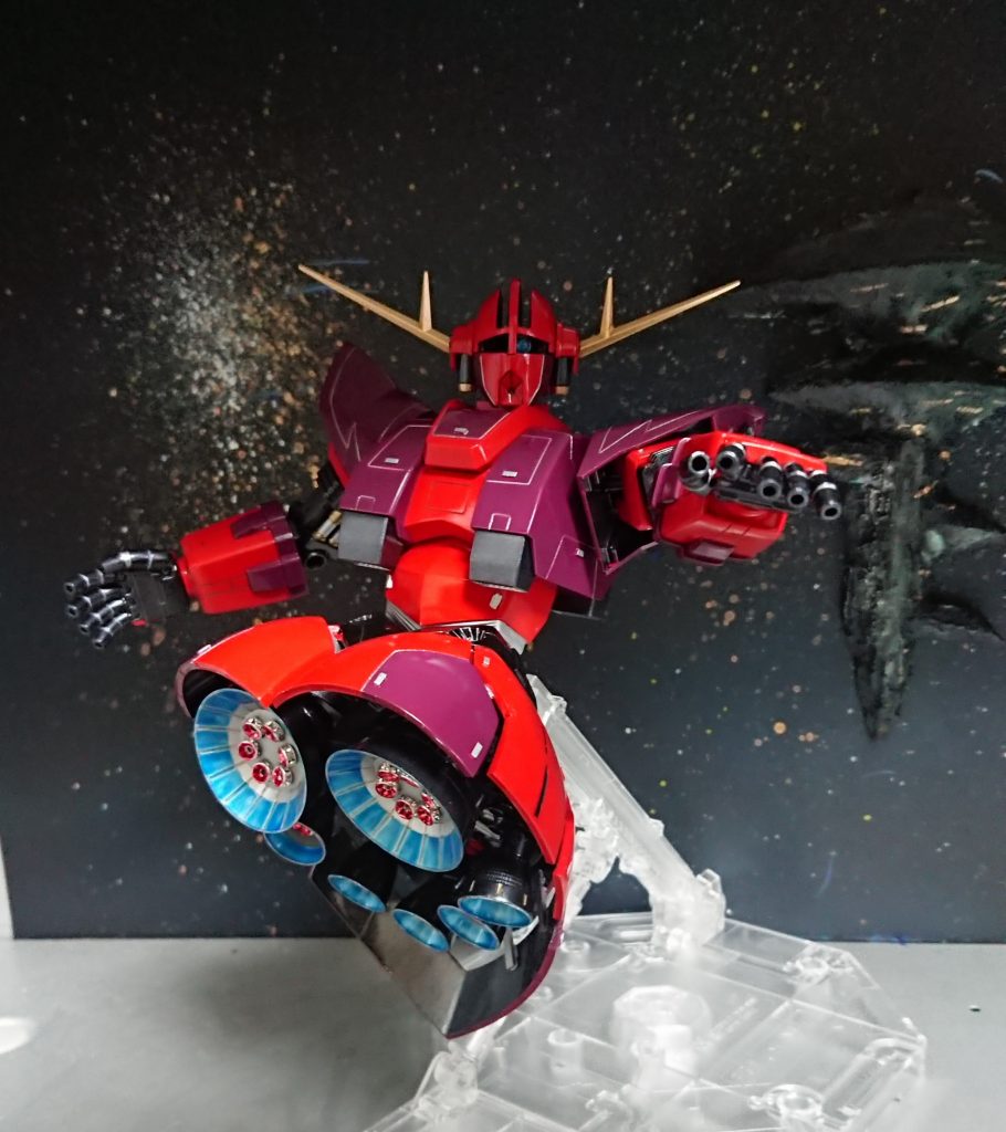 流行り?のRG風に(笑)胸と腰にコトブキヤのジョイントで関節を増設。バーニアは100均グッズで装飾、塗装は筆塗りムラムラ(>_<)