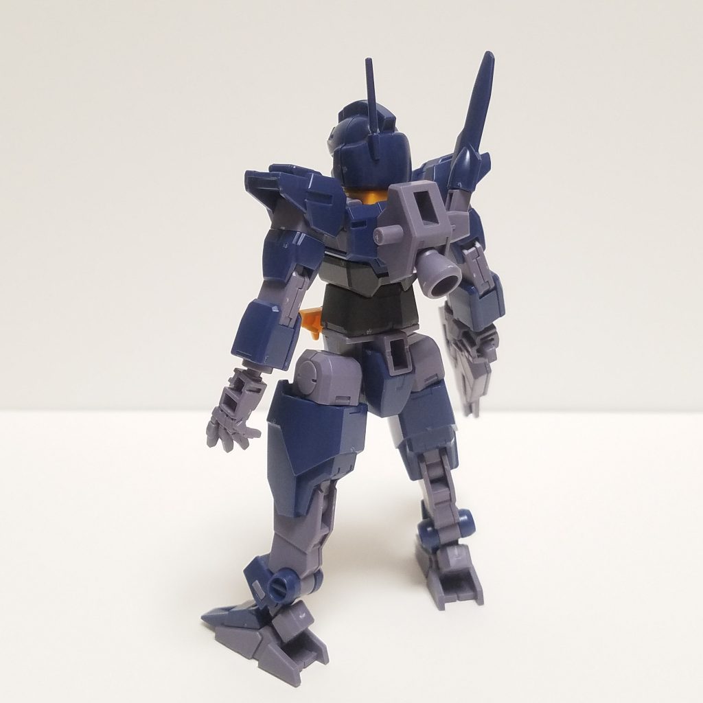 コアガンダムⅡ（ティターンズカラー）の頭をクゥエルに替えただけ。気持ち大きいけど色とイケメンフェイスのおかげで気になりません。