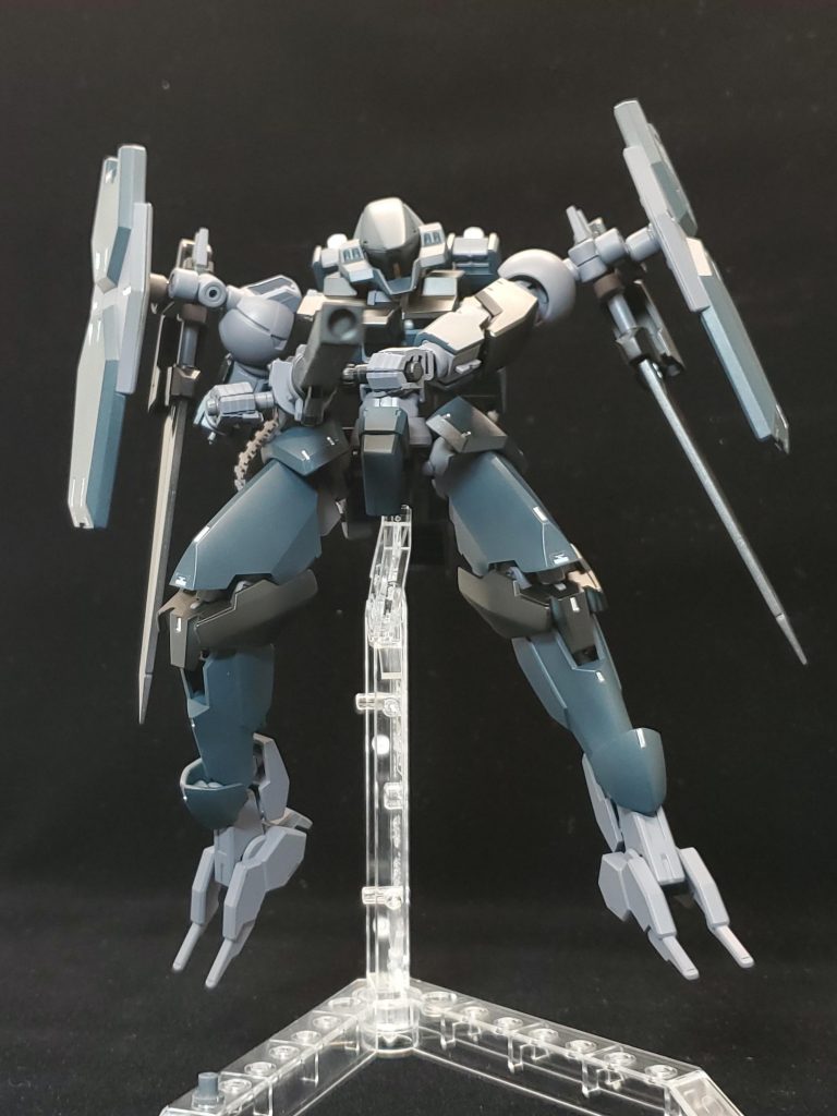 大型レールガンを構えて足はレギンレイズジュリアの接地脚を使っています。