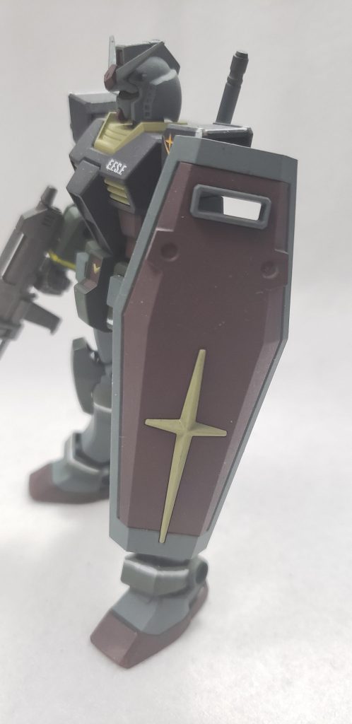 本塗装は筆塗りで。普通に塗ると下地をダメにしてしまうので加減が難しかったです。