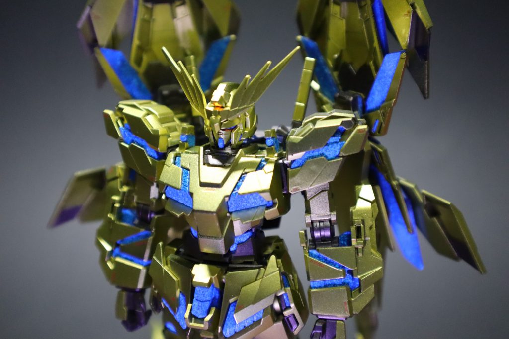 蛍光ブルーを混ぜているのでUVライトで軽く発光します。