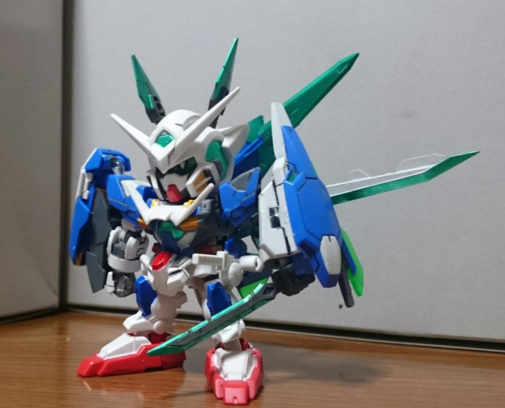 ・武士道グラハムガンダムSDEXエクシアをベースに、SDクアンタのパーツを使ってリペアIV要素を追加し、+武士っぽく仕上げてみたっスリペアIV要素は一部のカラーリングと、胸、左腕のバインダー。あとツインアイのシールの上から目を描いてるっス