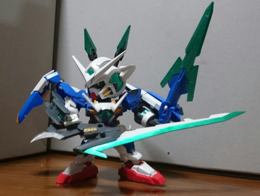 其の四・断刀(右)其の五・潜刃(左)断刀はブキヤさんのM.S.Gバトルブレードランスを元に作成。潜刃はSDEXのGNソードの柄にHGBDダブルオーダイバーエースのスーパーGNソードIIの刀身を取り付けたもの。