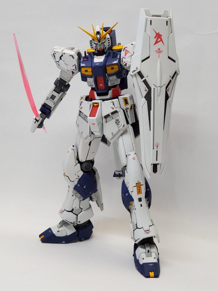 分かりにくいですが、サーベルにはグラデーション入れています😅胸のダクトはオリジナル形状に変えました。