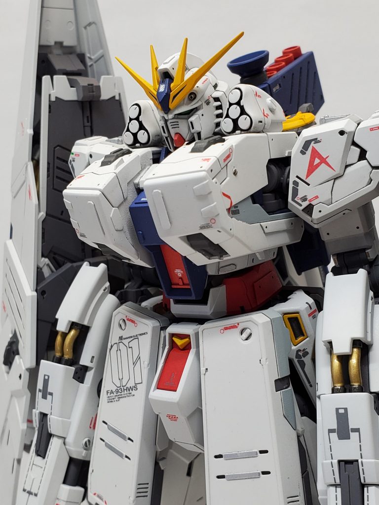 シルバーの差し色やプラ板でアクセントを入れました。頭部バルカンも金属パーツです。