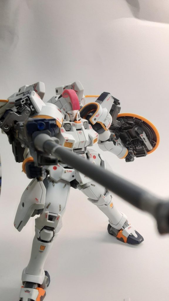 ドーバーガンのセンサーはクリアブルーで、本体との接続アームはクロームシルバーと、ブラックを混ぜたものです。