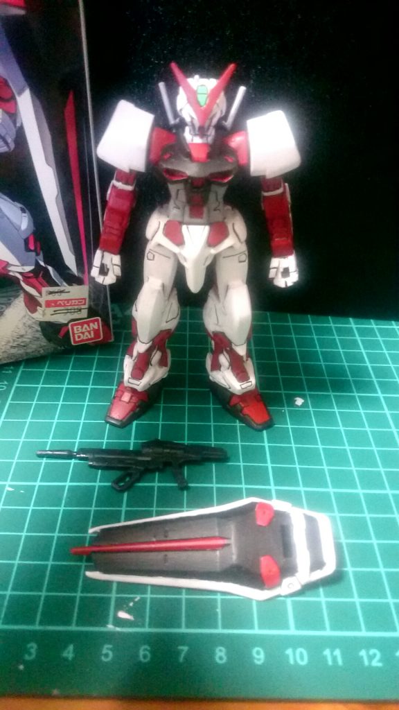 付属品はビームライフル、シールドのみ。刀は付属しません〜。写真でしか見てないのですが、HG版よりスタイリッシュでカッコいいかも。