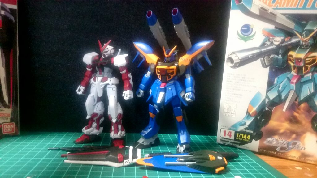 アストレイ300円、カラミティ500円。値段の割りに楽しめるシリーズですね。また売ってたら買おうかと思います。今の食玩以下の値段ですしね 笑